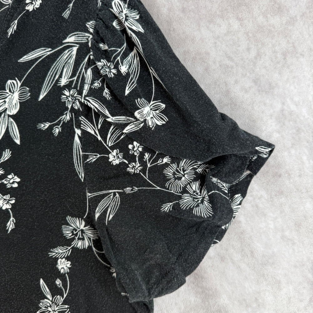 Cathy Women's Black White Floral V-Neck Tulip Sleeve Rayon Blend Top XL Feminine - Picture 4 of 9